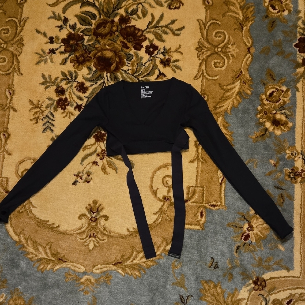 Le Ore Long Sleeve Crossover Crop Top